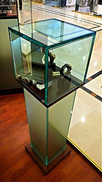 Display de sticla Quebe